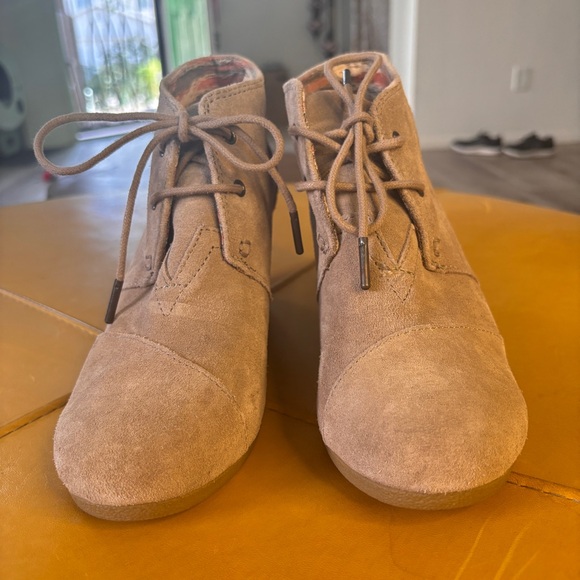 Toms Shoes - Tan Suede Lace-Up Ankle Boots